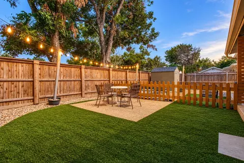 Exterior - 403 E Franklin St, Grapevine, TX 76051 photo 2 of 3