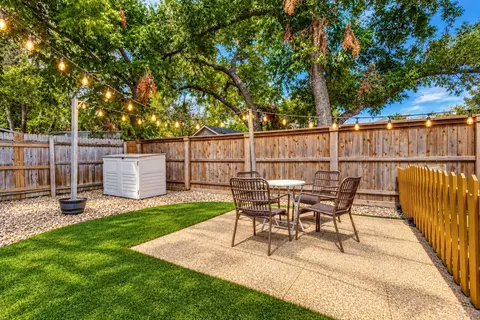 Exterior - 403 E Franklin St, Grapevine, TX 76051 photo 3 of 3