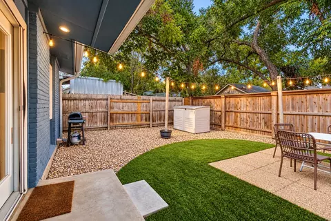 Exterior - 403 E Franklin St, Grapevine, TX 76051 photo 1 of 3
