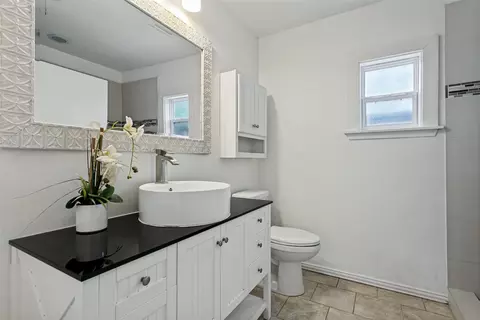 Bath - 403 E Franklin St, Grapevine, TX 76051 photo 1 of 1