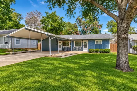 403 E Franklin St, Grapevine, TX 76051