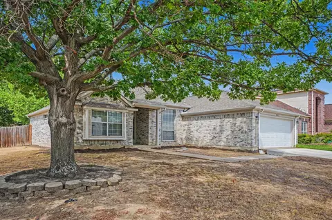 5612 Greenwich Dr, Arlington, TX 76018