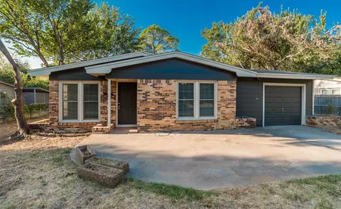 6216 Windermere Pl, Fort Worth, TX 76112