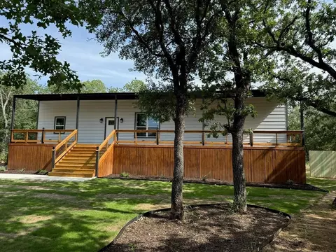 145 Greenbriar Ct, Runaway Bay, TX 76426