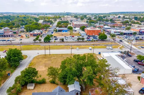 133 Commerce Cor, Burleson, TX 76028