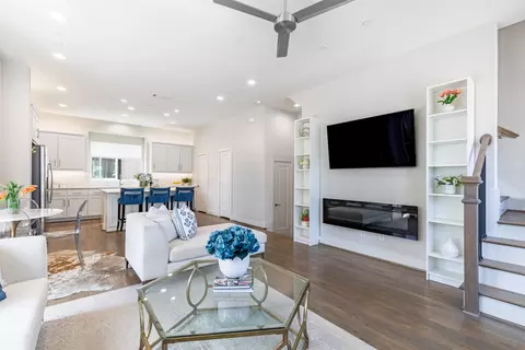 4914 Live Oak St #10, Dallas, TX 75206