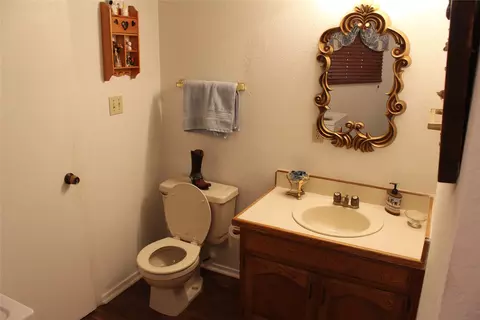 Bath - 4497 Fm 2820, Sumner, TX 75486 photo 1 of 5