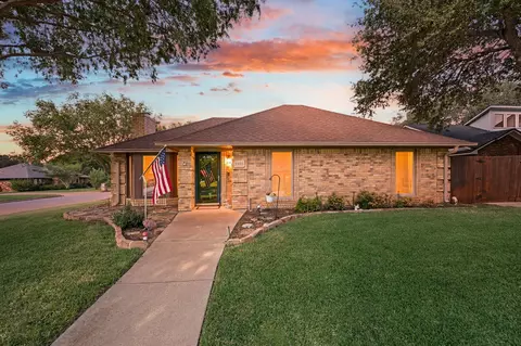1401 Sandpiper St, Grapevine, TX 76051