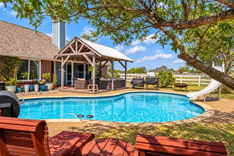 621 Old Stoney Ct, Ponder, TX 76259
