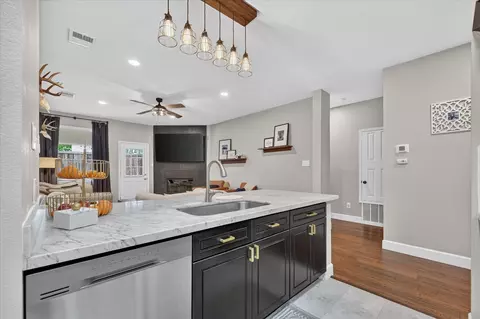 1305 Eagle Wing Ln, Denton, TX 76210