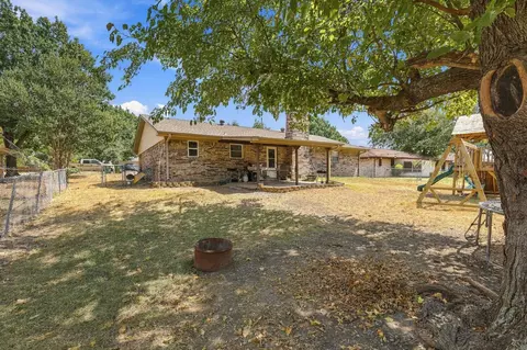 Exterior - 928 Maple St, Howe, TX 75459 photo 3 of 7
