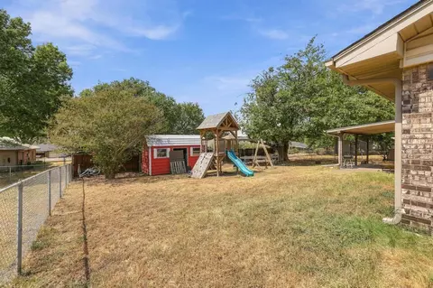 Exterior - 928 Maple St, Howe, TX 75459 photo 4 of 7