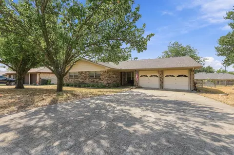 Exterior - 928 Maple St, Howe, TX 75459 photo 2 of 7