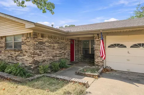 Exterior - 928 Maple St, Howe, TX 75459 photo 6 of 7