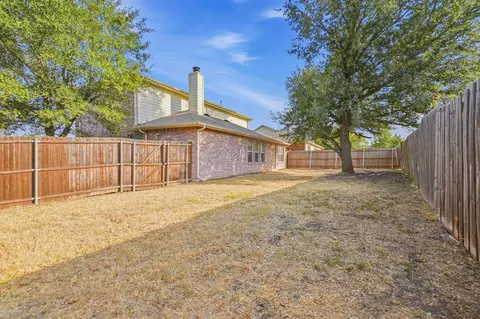 1002 Chatham Ln, Forney, TX 75126