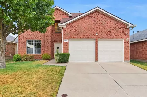 1048 Twin Brooks Dr, Grand Prairie, TX 75052