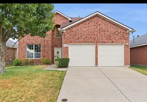 1048 Twin Brooks Dr, Grand Prairie, TX 75052