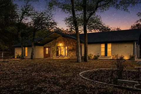104 Trailwood Ct, Burleson, TX 76028