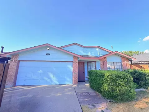 1322 Clark Trl, Grand Prairie, TX 75052