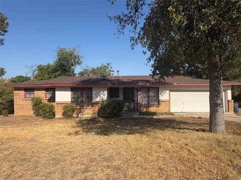 2121 Kingsdale Dr, Fort Worth, TX 76119
