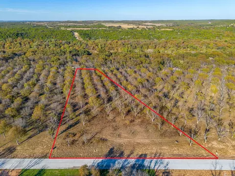 3030 E Landings N, Granbury, TX 76049