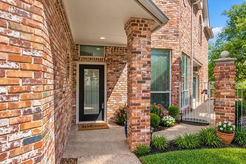 529 Loch N Green Trl, Arlington, TX 76012