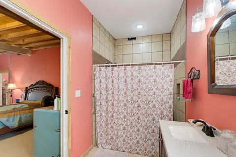 Bath - 8369 Spinks Rd, Abilene, TX 79603 photo 4 of 5