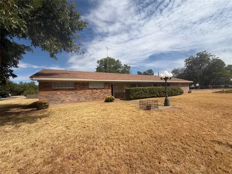 408 W Morris St, Seymour, TX 76380