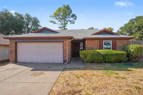 7500 Little Rock Ln, Fort Worth, TX 76120