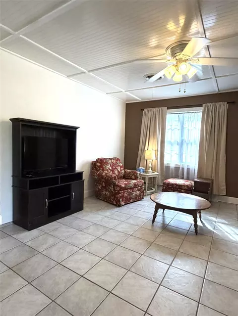 Living - 804 E Adams St, Itasca, TX 76055 photo 2 of 2