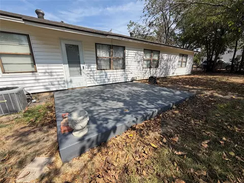 Exterior - 804 E Adams St, Itasca, TX 76055 photo 4 of 4