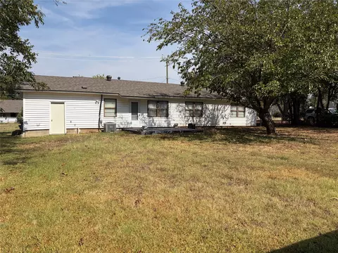 Exterior - 804 E Adams St, Itasca, TX 76055 photo 2 of 4
