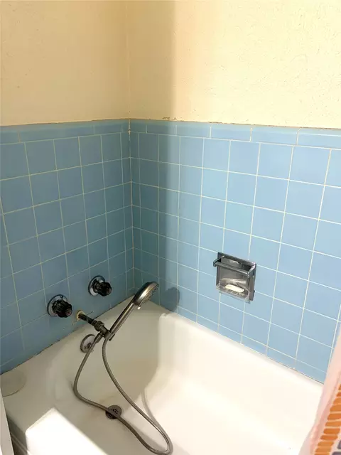 Bath - 804 E Adams St, Itasca, TX 76055 photo 2 of 3