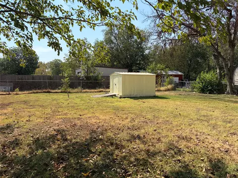 Exterior - 804 E Adams St, Itasca, TX 76055 photo 3 of 4