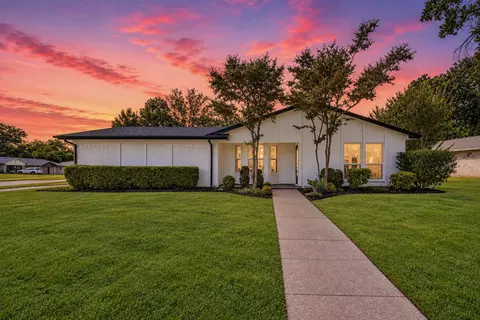3101 Whisperwood Ln, Bedford, TX 76021