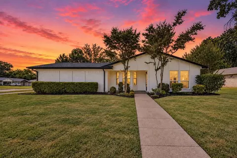 3101 Whisperwood Ln, Bedford, TX 76021