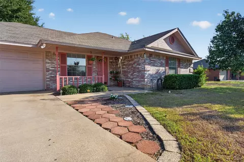 711 Plum St, Joshua, TX 76058