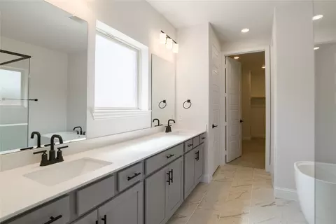 Bath - 2547 Parkstone Dr, Celina, TX 75009 photo 1 of 2