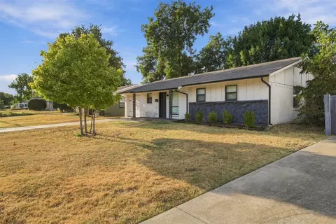 1101 Midway Dr, Richardson, TX 75081