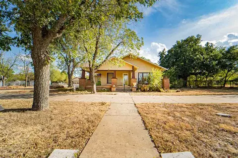 901 W Hullum St, Breckenridge, TX 76424