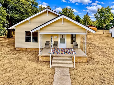 1105 W Main St, Eastland, TX 76448
