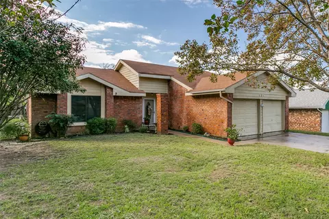 6300 Canyon Cir, Fort Worth, TX 76133