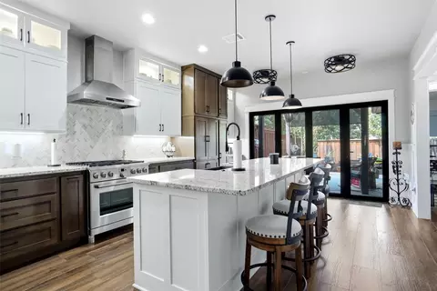 905 Mary Dr, Hurst, TX 76053