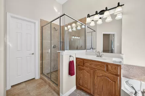 Bath - 4112 Red Wolfe Rd, Denton, TX 76208 photo 2 of 3