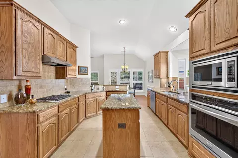 Kitchen - 4112 Red Wolfe Rd, Denton, TX 76208 photo 1 of 6
