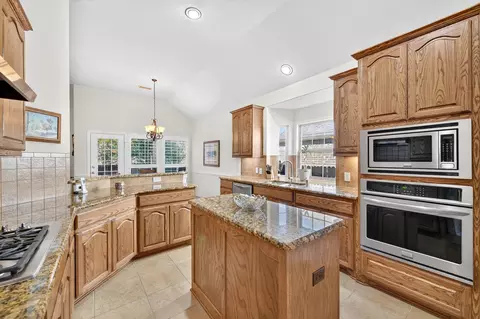 Kitchen - 4112 Red Wolfe Rd, Denton, TX 76208 photo 2 of 6
