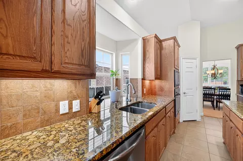 Kitchen - 4112 Red Wolfe Rd, Denton, TX 76208 photo 5 of 6