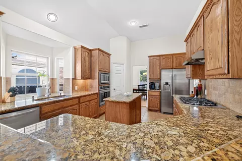 Kitchen - 4112 Red Wolfe Rd, Denton, TX 76208 photo 4 of 6