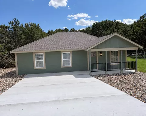 1021 Comanche Cove Dr, Granbury, TX 76048