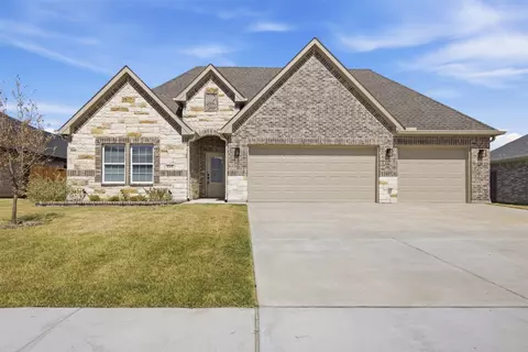 215 Trevor Ln, Greenville, TX 75402